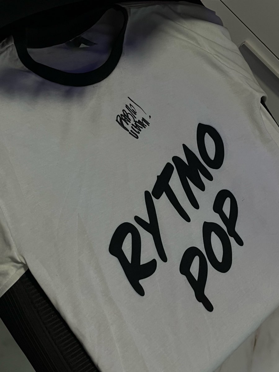 Howtback's tweet photo. essa camisa foram os 20 reais mais engraçados da vida kkkk https://t.co/YA4noFGcsu