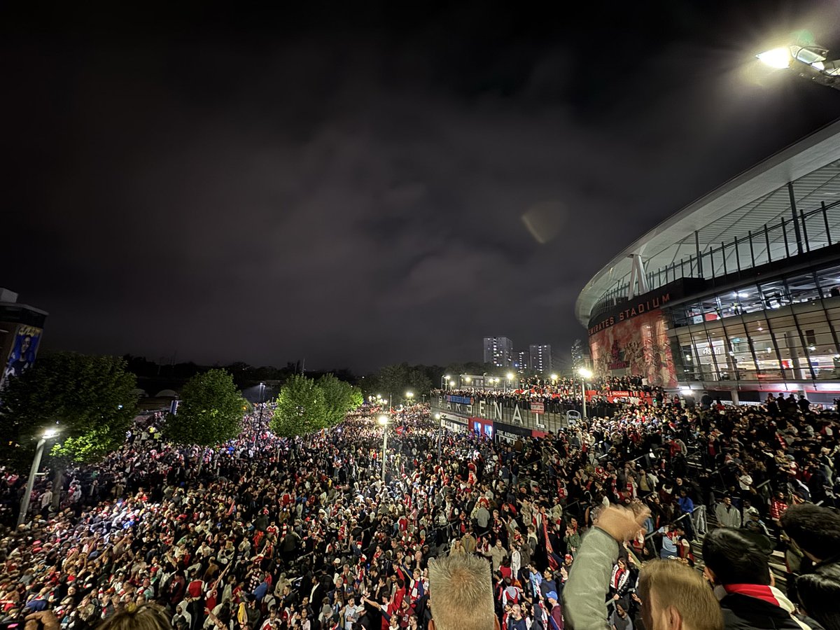 Mo_Sal_'s tweet photo. #COYG #PremChamps https://t.co/fQaVn44Qrv