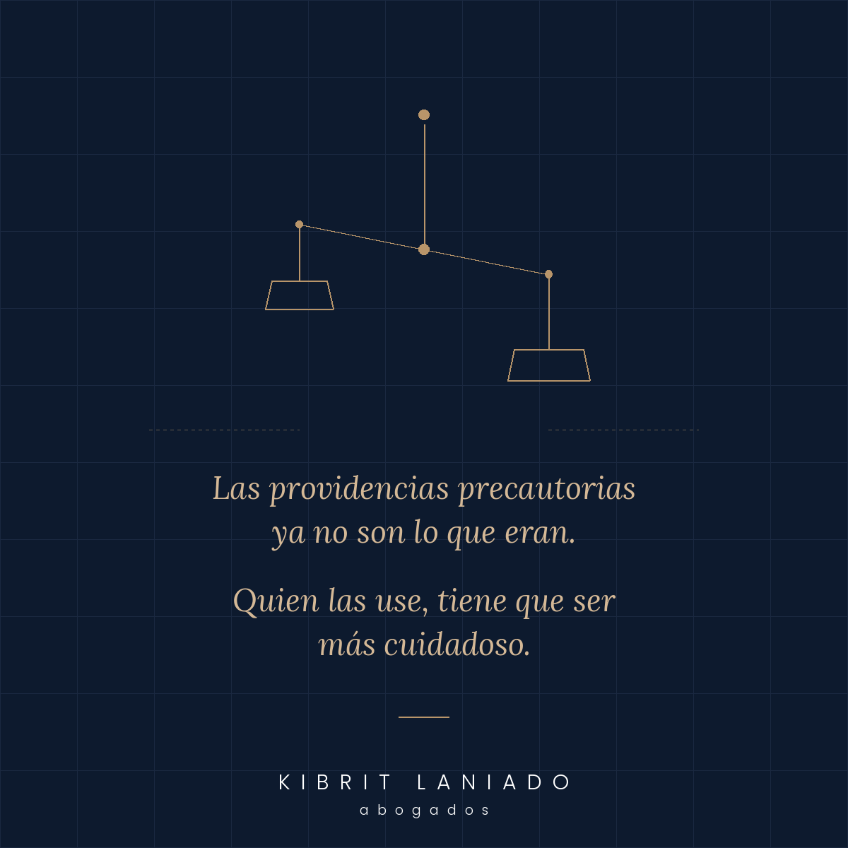 sha_ld's tweet photo. Providencias precautorias en juicios orales mercantiles: el cambio que reordena la estrategia

El Pleno de la Suprema Corte resolvió el pasado 11 de marzo la contradicción de criterios 272/2025. La regla quedó así: contra las resoluciones que conceden o niegan providencias precautorias derivadas de un juicio oral mercantil no procede el recurso de apelación previsto en el Código de Comercio. La vía de impugnación es directamente el amparo indirecto. El criterio se extiende también a las providencias prejudiciales, por su vinculación accesoria con el juicio principal.

El verdadero reordenamiento estratégico no está en el cambio de vía, sino en cómo se cruza con el régimen de la suspensión en amparo. Eliminada la apelación, el primer examen sustantivo de la providencia es la suspensión que solicite el afectado. Y conviene tenerlo presente: existe ya una línea jurisprudencial que reconoce que la suspensión puede tener efectos restitutorios cuando sean provisionales y no definitivos. No es una tendencia uniforme ni resuelve por sí sola la suerte de cada caso, pero sí abre un margen que antes se asumía cerrado y que conviene tomar en cuenta al diseñar y al ejecutar la medida.

La celeridad en la ejecución también gana peso estratégico. Una medida aún no ejecutada se paraliza con relativa facilidad vía suspensión; en cambio, una medida ya ejecutada solo se libera si el afectado logra acreditar los presupuestos de una restitución provisional, lo que le exige más argumentación y más tiempo. La ventana entre el otorgamiento y la ejecución se convierte, así, en la zona de mayor exposición de la medida.

Conviene además mirar de frente algo que la teoría suele eludir y la práctica conoce bien. La razón de ser de las providencias precautorias es asegurar la materialización de una eventual sentencia. Pero, en el uso real, también han operado como mecanismos de presión y de palanca en la negociación. Son herramientas que la ley permite y que han movido más acuerdos extrajudiciales que muchas sentencias firmes. Ese rol, legítimo dentro del marco normativo e innegable en la práctica, es el que el nuevo escenario debilita con más nitidez.

Para quien solicita la medida, esto cambia la categoría del trabajo previo: la providencia se somete, desde el primer escrito, a un escrutinio diseñado para resistir el embate de una suspensión bien armada. Y hay una consecuencia que muchos subestiman. Toda providencia exige al solicitante exhibir garantía para responder por los daños y perjuicios que pueda ocasionar si la medida resulta improcedente. Caída la providencia, esa garantía deja de ser trámite y se vuelve exigible: una medida mal sustentada no solo no sirvió, puede costarle al solicitante el monto de la garantía exhibida.