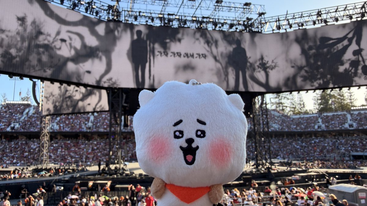 rj’s on stage today!