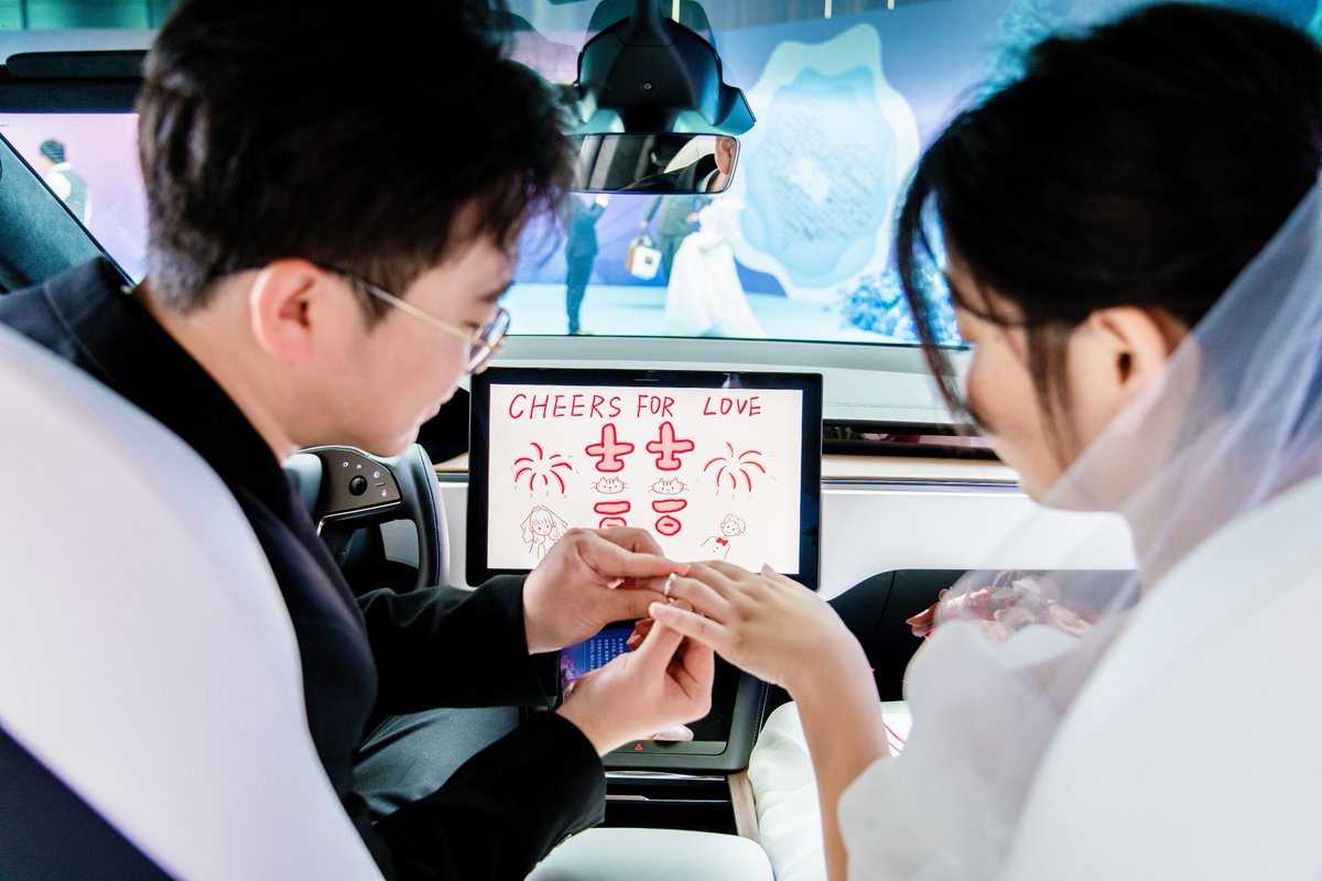Tesla Asia tweet media
