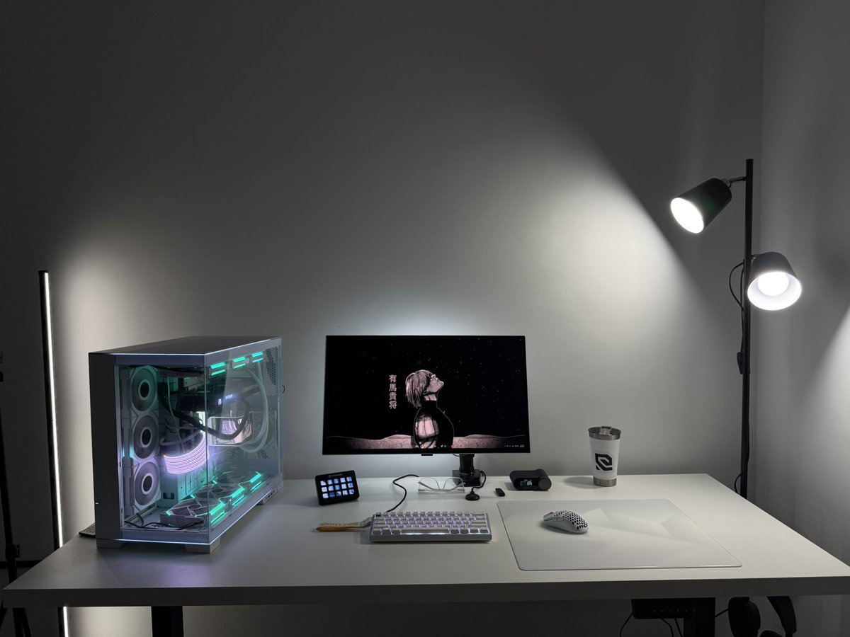 yasgmin's tweet photo. #desksetup https://t.co/FgilQaM7EN