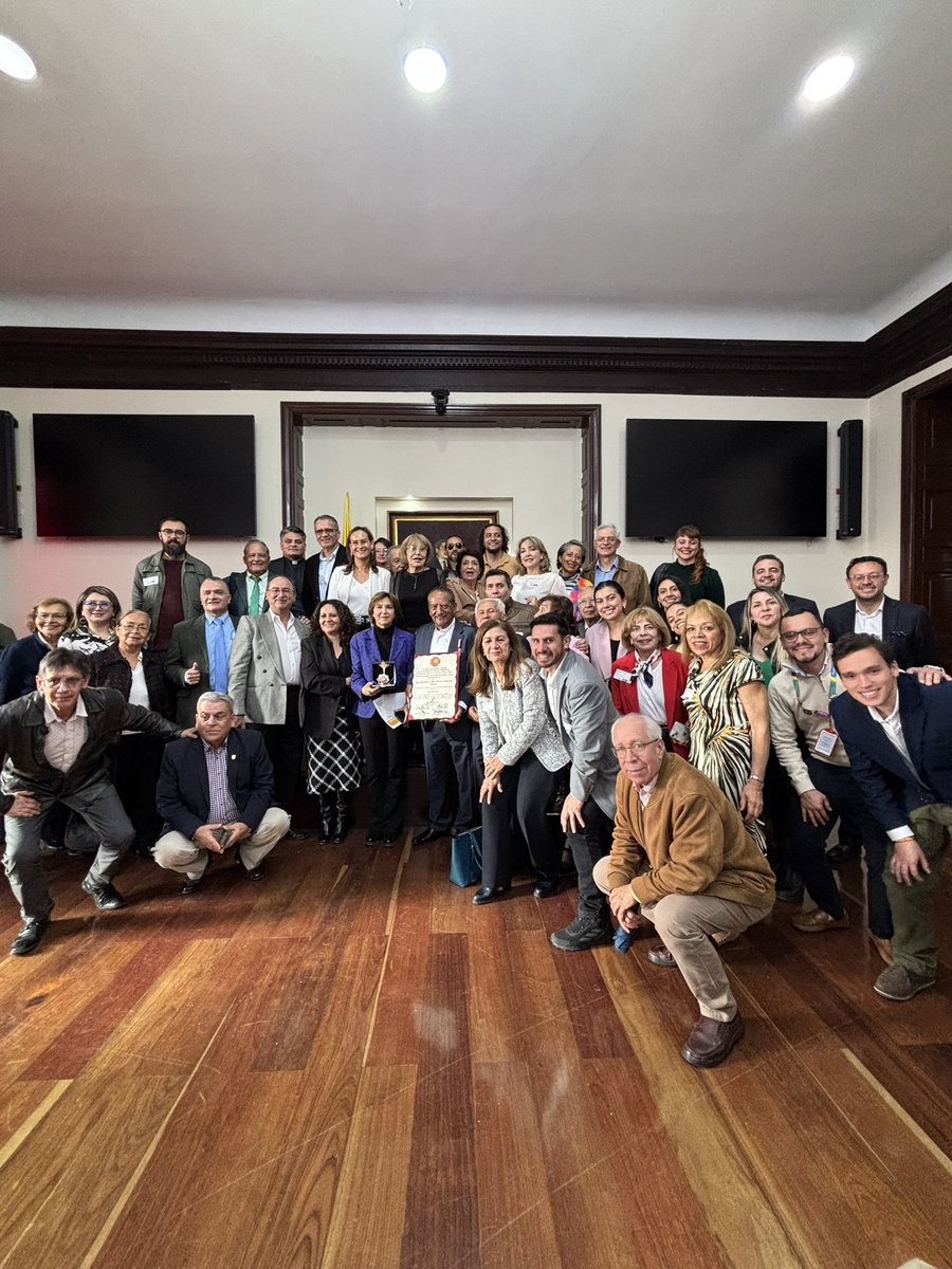 Julia Miranda Londoño tweet media