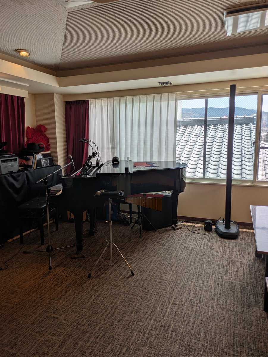 mitoayaaa's tweet photo. すでに真夏の京都…！

川床料理の看板を眺めながら、Studio RIKIさんに到着🎹 https://t.co/jyUjjXDjUK