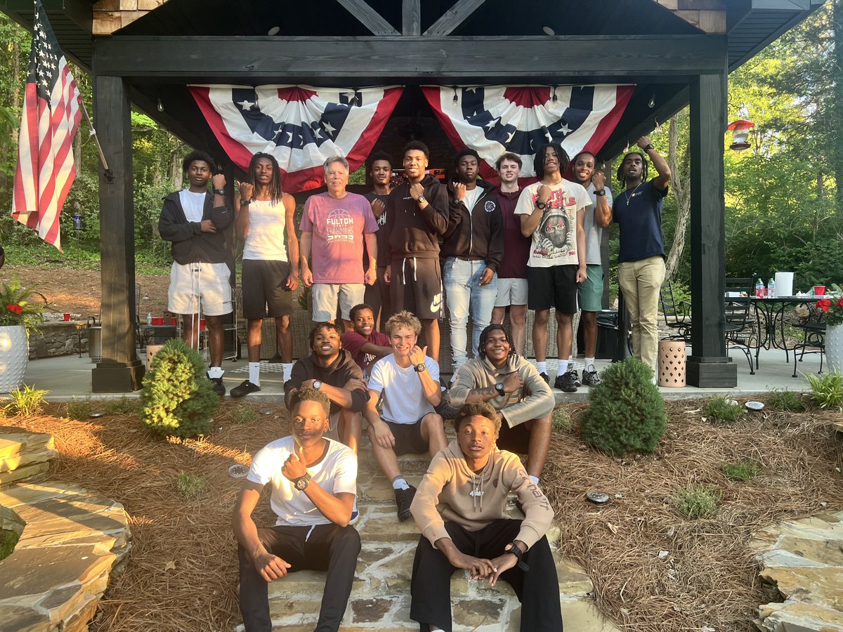 Fultonhoops's tweet photo. Great to have these guys over to celebrate a fantastic season. Not only a good bunch of basketball players, but an outstanding group of young men. https://t.co/KdmO3M8YzQ