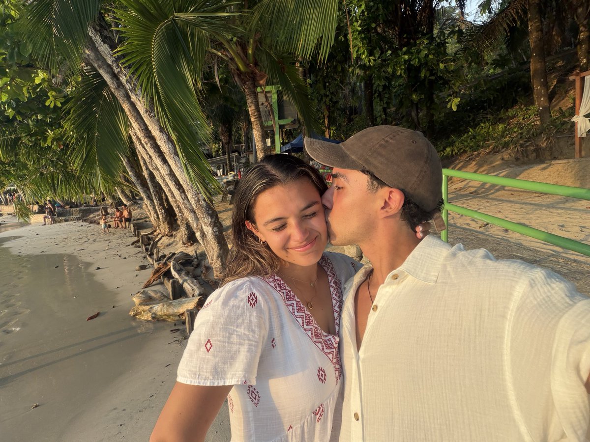 montarti's tweet photo. Costa rica w/ @ZooNerUS 💓 https://t.co/114dQnIW8x