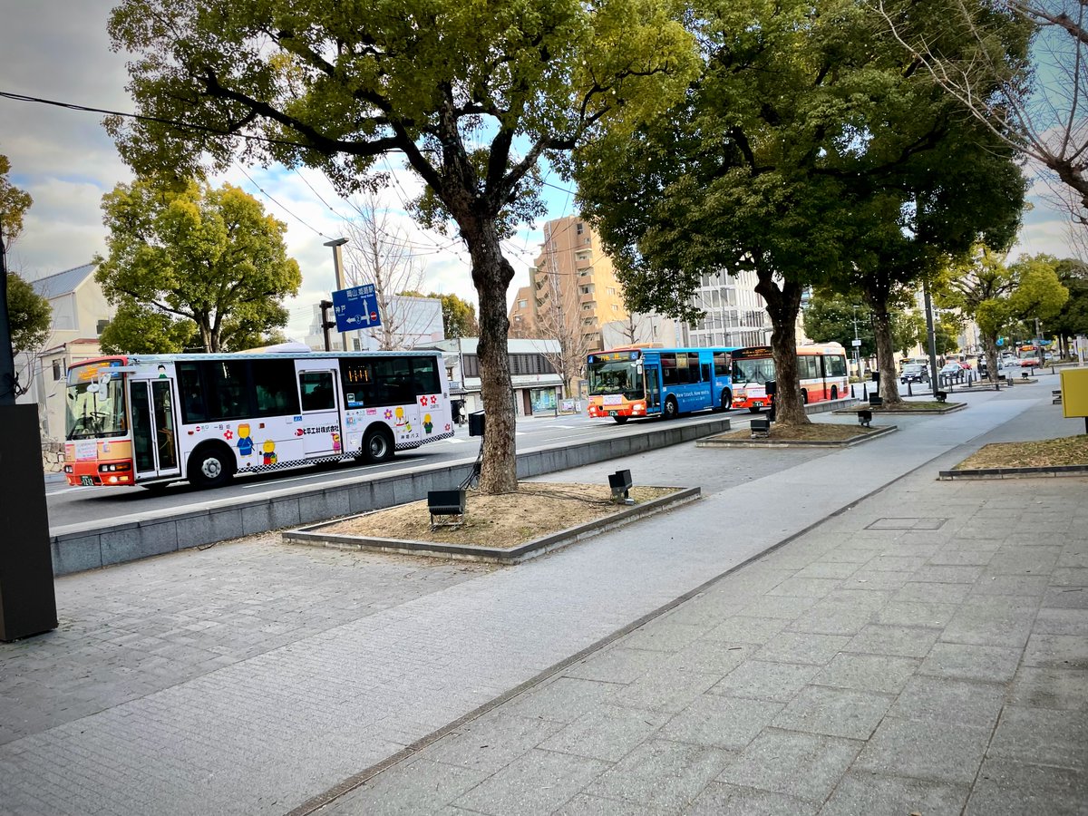 Photo by A.I - Transition(お出かけメモ) 姫路城と好古園を見終わったのでホテルへ
城と駅を結ぶ大通りだからかバスすごい走ってる!?
歩いて10分くらいで到着
何ヶ所かお世話になっているダイワロイネットホテル
ちょっと上質なビジネスホテルって感じで好きです
部屋のカーテンあけたら、なんてことでしょう
お城がしっかり見える😍 https://t.co/ArZlGOE6K6