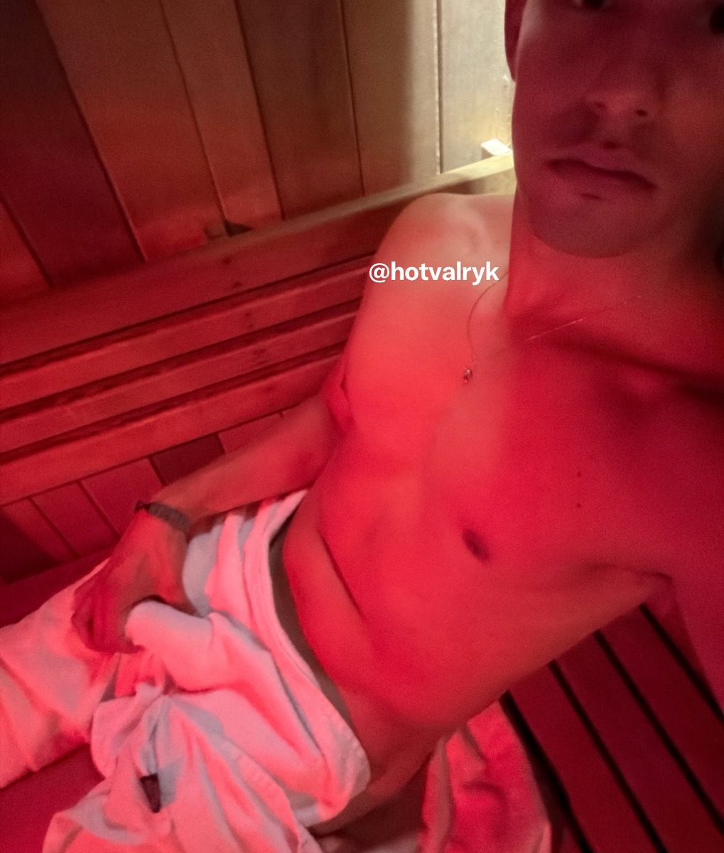 hotvalryk's tweet photo. Apoco si le comerías el  🍑🍑🍑?? Confírmame en mi free chat 💝👅 https://t.co/VEOj4nIXj2