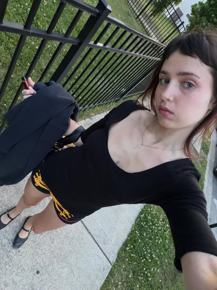 Clairo’s HQ 🗝️ tweet media