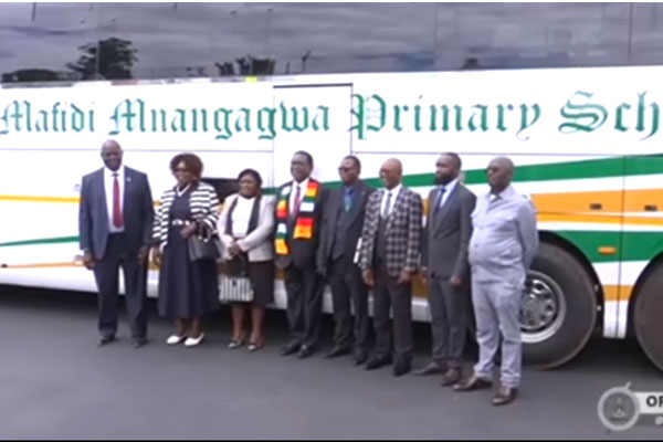 chinabusescom's tweet photo. Zimbabwe President Mnangagwa test‑rides AsiaStar YBL6148H luxury bus !
Powered by Weichai, this European‑tech bus brings premium comfort &amp; safety to Harare, winning high praise for Chinese intelligent manufacturing.
#AsiaStar #Chinabuses #Weichai #ChinaBuses #Zimbabwe https://t.co/FLiSeJ2mm4