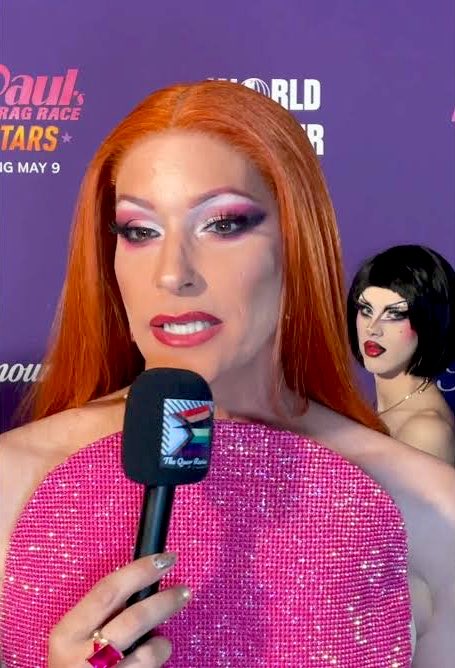 DragDollCo's tweet photo. “She’s behind me… Isn’t she?” 
@NicolePBrooks 😭 https://t.co/jnD5sow1XN