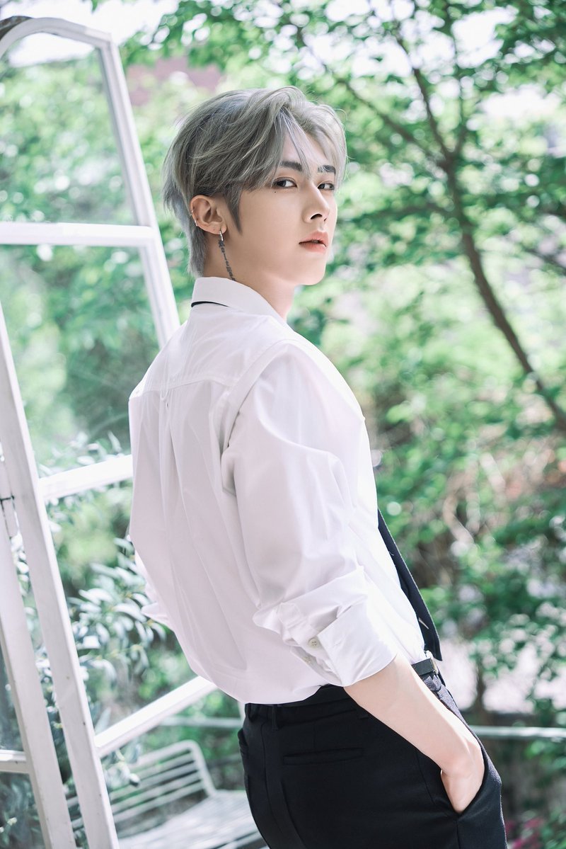 달 tweet media