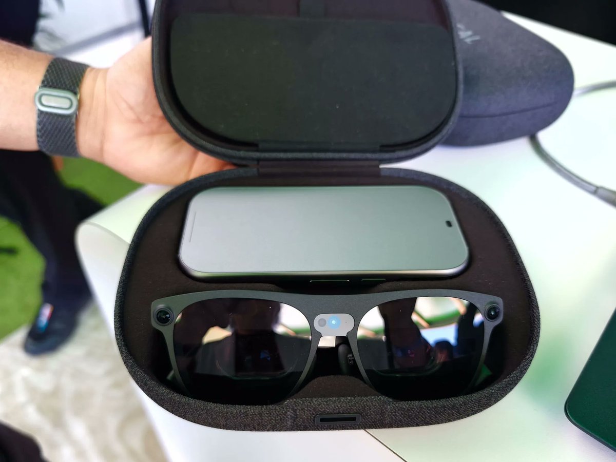 MoguraVR's tweet photo. Android XR搭載のスマートグラス「Project Aura」実機をGoogle I/O会場で体験 - Mogura VR News https://t.co/75UDji1lao https://t.co/qU0fWYGzMF