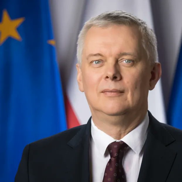 RadioRodzina's tweet photo. Bezpieczeństwo Polski, sojusz z USA nie zależy od tego, czy żołnierzy jest 5 czy 10 tys., ale od wielu innych rzeczy. -Nie mam żadnych wątpliwości, że Polska dla USA jest modelowym sojusznikiem mówi @TomaszSiemoniak w rozmowie z @P_Jenczmionka 

https://t.co/tABRsHRu6A https://t.co/QH2nsI9xjp