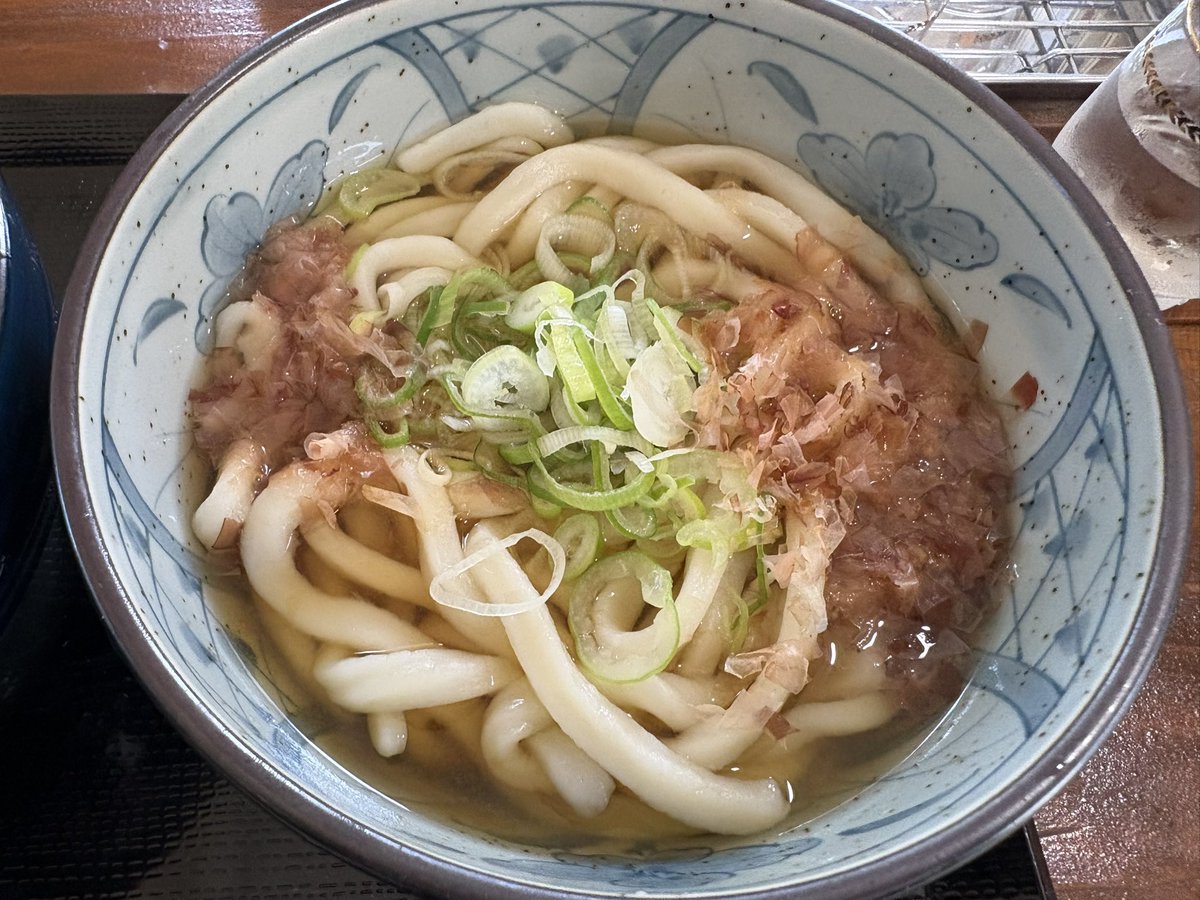 OKUI358's tweet photo. これが、あの予選と同じ250gで、薄く関西風味。

こう言うのが良いんです。ズキュンです。

#うどん https://t.co/9vCeoqosBF
