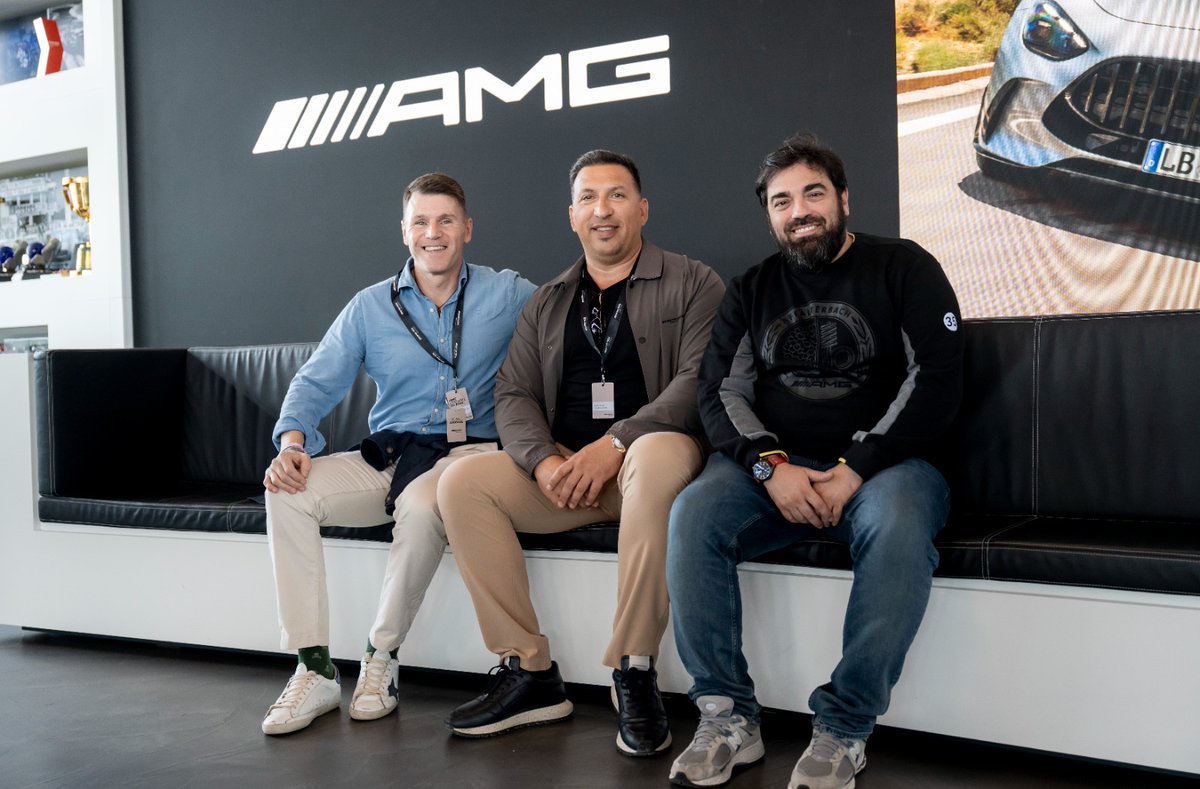 Orvipal's tweet photo. Visitar las instalaciones de @MercedesAMG y conocer de cerca el concepto “One Man, One Engine” ha sido una experiencia única. 🔧⚡

Gracias a @MBenzEspana y @MercedesDimovil  por la invitación y hospitalidad. 🤝

#MercedesAMG #Automoción #Innovación #Logística #AMG #Leadership https://t.co/1H5EMNpvlx