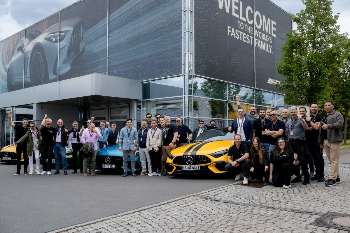 Orvipal's tweet photo. Visitar las instalaciones de @MercedesAMG y conocer de cerca el concepto “One Man, One Engine” ha sido una experiencia única. 🔧⚡

Gracias a @MBenzEspana y @MercedesDimovil  por la invitación y hospitalidad. 🤝

#MercedesAMG #Automoción #Innovación #Logística #AMG #Leadership https://t.co/1H5EMNpvlx