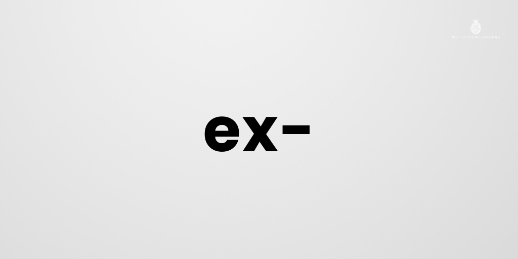 RAEinforma's tweet photo. El prefijo «ex-» se combina con sustantivos para expresar que ya no se es lo que estos denotan («exjugador», «exmiembro»). Se recomienda evitar su uso con adjetivos o nombres referidos a cosas y sustituirlo por voces como «antiguo» («la antigua Yugoslavia»): https://t.co/Vnx1medmfY.