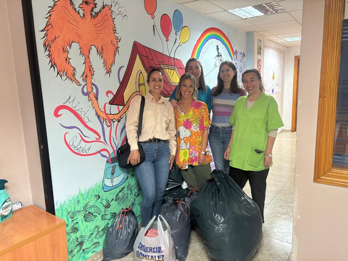 BrokawViverosEs's tweet photo. En Brokaw seguimos cultivando un #futuro más solidario 💚

Esta semana entregamos a Fundacion Atenea las prendas recogidas en nuestra campaña solidaria. Gracias a todo el equipo por su increíble implicación y, en especial, a Nayara por impulsar esta iniciativa 👏

#ModaCircular https://t.co/OwORIC0toy