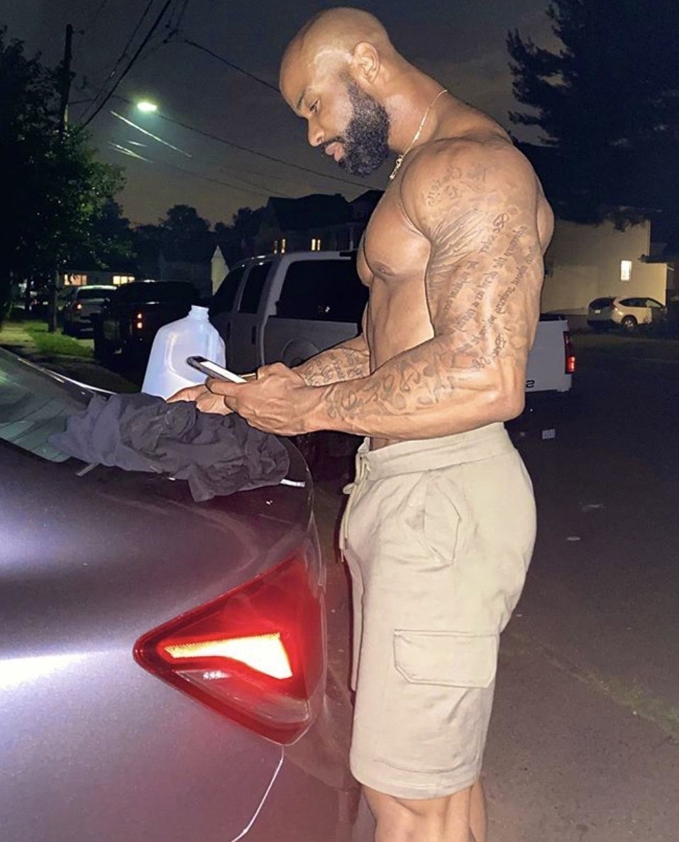 Julius Muscle tweet media