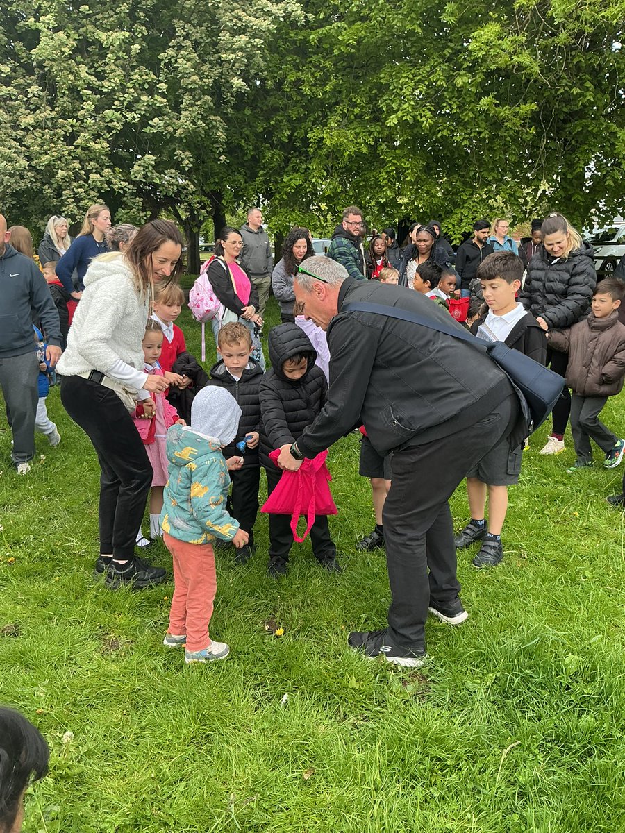 MrsBrockJLPS's tweet photo. We had a wonderful turnout for our walking bus this morning for Walk to School week. Strider joined us to walk from Locke Park down to school. Thanks to everyone who joined us! 🚶🏽‍♀️🚶🏼🚶🏿‍♂️ https://t.co/NFucAnXwxq