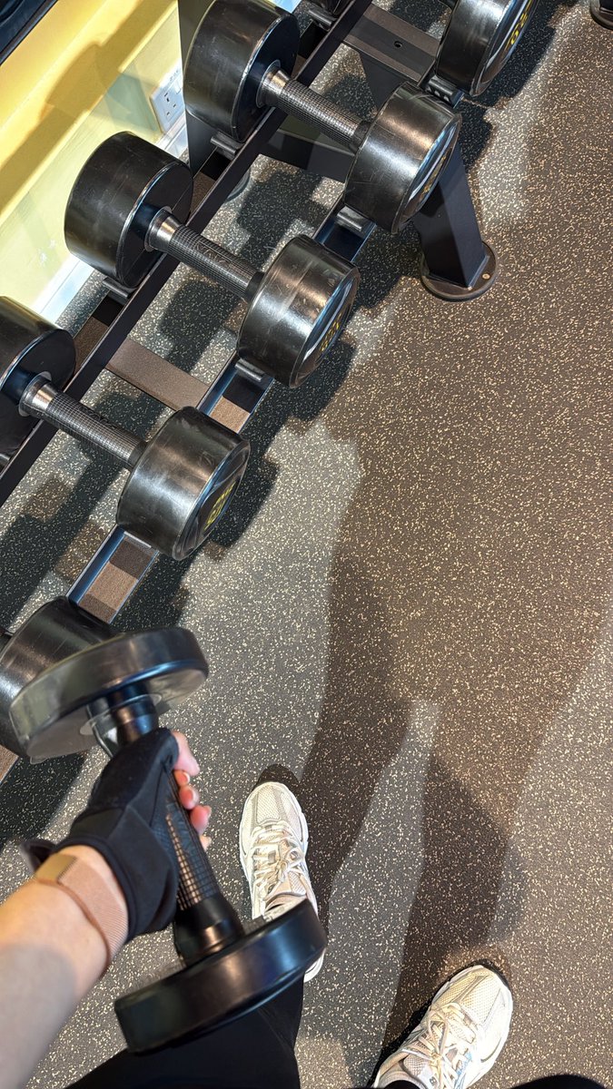 _laa25's tweet photo. لن ينجو اي تمرين 🏋️ https://t.co/8OPCVoxDzJ