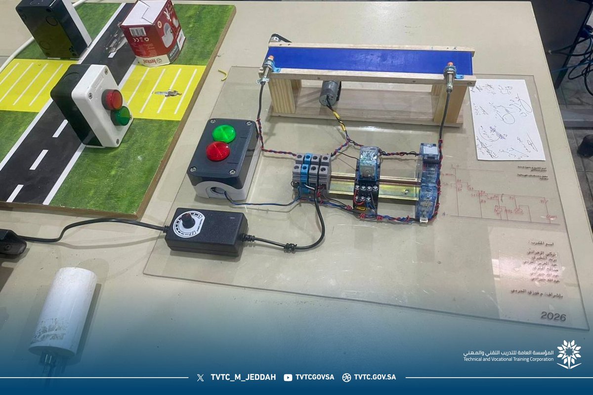 tvtc_m_jeddah's tweet photo. 🔷مشاريع انتاجية ||

بحضور مدير المعهد والوكلاء ورئيس القسم قدّم متدربو قسم الكهرباء عرضًا لمشاريع مقرر المشاريع الإنتاجية مستعرضين تطبيقات التحكم بالأجهزة الكهربائية في تجسيدٍ يعكس ما اكتسبوه من معرفة ومهارة وطموح وذلك تحت إشراف المهندس فوزي الحربي..

شكراً لكم على هذا الإنجاز المميز ونتطلع إلى مزيد من النجاحات والإبداعات القادمة .. 

#التدريب_التقني
#TVTC_MAKKAH