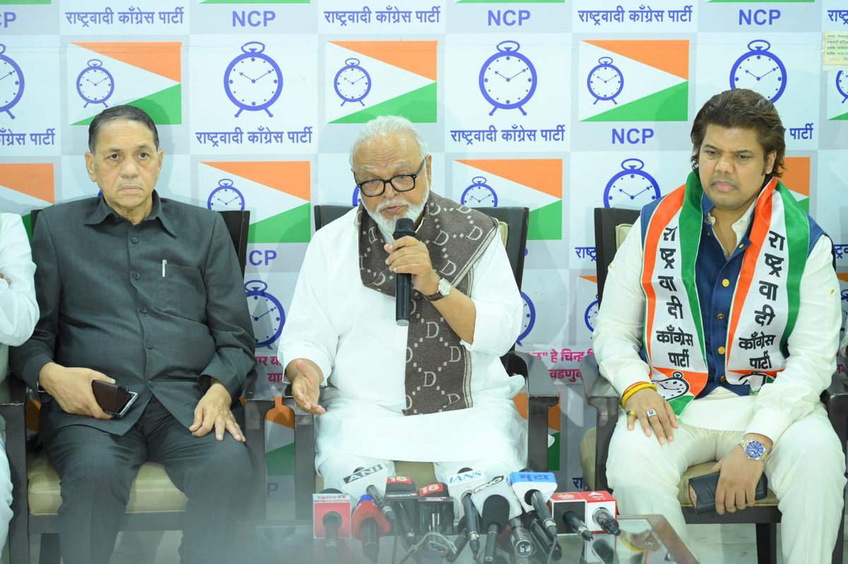 mahancpspeaks's tweet photo. आज राष्ट्रवादी काँग्रेस पक्षाच्या प्रदेश कार्यालयात राष्ट्रवादी काँग्रेस पक्षाच्या राष्ट्रीय अध्यक्षा श्रीमती. सुनेत्रावहिनी पवार यांच्या नेतृत्वावर विश्वास ठेवत आणि स्व: अजितदादा पवार यांनी उभ्या केलेल्या जनसंपर्क व सर्वसमावेशक राजकारणाच्या विचारांना पुढे नेत, पक्षाचे ज्येष्ठ नेते तथा अन्न व नागरी पुरवठा मंत्री मा. ना. श्री. छगन भुजबळ यांच्या प्रमुख उपस्थितीत श्री. प्रबोध वसंतराव डावखरे यांनी राष्ट्रवादी काँग्रेस पक्षात जाहीर प्रवेश केला.

यावेळी मा. भुजबळ यांनी श्री. डावखरे यांचे पक्षात स्वागत करत त्यांच्या पुढील राजकीय आणि सामाजिक वाटचालीस शुभेच्छा दिल्या.

यावेळी बोलताना श्री. भुजबळ म्हणाले की, “वसंतराव डावखरे यांनी अनेक वर्षे राष्ट्रवादी काँग्रेस पक्षात निष्ठेने काम केले. विधान परिषदेसह विविध जबाबदाऱ्या त्यांनी समर्थपणे पार पाडल्या. स्व: अजितदादा पवार यांच्यावर त्यांची कायम निष्ठा राहिली. आज त्यांचे सुपुत्र प्रबोध डावखरे पक्षात प्रवेश करत आहेत, ही आनंदाची बाब आहे. ते यशस्वी उद्योजक असून फिटनेस आणि जिम व्यवसाय क्षेत्रात त्यांनी उल्लेखनीय काम उभं केलं आहे. पक्षाकडून त्यांना योग्य सन्मान आणि संपूर्ण पाठबळ दिलं जाईल. त्यांनी निर्धास्तपणे काम करावं, आम्ही त्यांच्या पाठीशी भक्कमपणे उभे आहोत,” असा विश्वास त्यांनी व्यक्त केला.

यावेळी माजी मंत्री दिलीप वळसे पाटील म्हणाले की, “प्रबोध डावखरे यांचे पक्षात स्वागत आहे. ते एक यशस्वी व्यावसायिक आहेत. त्यांचे वडील वसंतराव डावखरे ठाणे महानगरपालिकेचे महापौर, विधान परिषद सदस्य आणि उपसभापती म्हणून कार्य केले. स्व: अजितदादा पवार यांच्या विचारांचा वारसा आणि आपल्या वडिलांचा राजकीय-सामाजिक वारसा पुढे नेत प्रबोध डावखरे संघटनेत प्रभावी काम करतील, असा विश्वास आहे.”

पक्षप्रवेशानंतर श्री. प्रबोध वसंतराव डावखरे म्हणाले की, “आजचा दिवस माझ्यासाठी अत्यंत भावनिक आहे. माझ्या वडिलांनी आपलं संपूर्ण आयुष्य राष्ट्रवादी काँग्रेस पक्षासाठी दिलं. स्व: अजितदादा पवार यांच्यावरील त्यांची निष्ठा आणि पक्षाशी असलेली बांधिलकी हीच माझ्यासाठी प्रेरणा आहे. आज मी राष्ट्रवादी काँग्रेस पक्षात प्रवेश करताना मन भरून आलं आहे.

विशेषतः खासदार श्री. पार्थदादा पवार यांचे मी मनापासून आभार मानतो. त्यांनी मला पक्षप्रवेशासाठी मोलाचं सहकार्य केलं. तसेच ठाणे जिल्ह्यात पक्ष संघटना अधिक मजबूत करण्यासाठी पूर्ण ताकदीने काम करेन,” अशी ग्वाही त्यांनी दिली.

यावेळी पक्षाचे कोषाध्यक्ष मा. आ. श्री. शिवाजीराव गर्जे, मा. श्री. आ. संजय बनसोडे, मा. आ. श्री. प्रताप पाटील चिखलीकर, प्रदेश उपाध्यक्ष श्री. प्रमोद हिंदुराव, प्रवक्ते श्री. संजय तटकरे, प्रदेश सरचिटणीस श्री. सुरज चव्हाण, प्रदेश सरचिटणीस श्री. नजीब मुल्ला, सहकोषाध्यक्ष श्री. संजय बोरगे, अल्पसंख्याक प्रदेशाध्यक्ष श्री. नाजेर काझी, प्रदेश सरचिटणीस श्री. लतिफ तांबोळी तसेच मुंबई महिला कार्याध्यक्ष मनीषा तुपे यांच्यासह आदी मान्यवर उपस्थित होते.