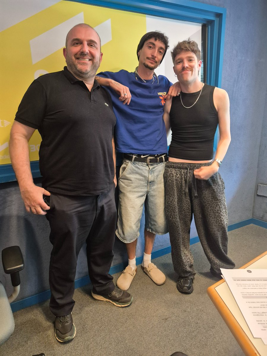 JamentensCR's tweet photo. 🏳️‍⚧️🏳️‍🌈 Aquesta setmana hem parlat de 'La Gran Cita' però amb perspectiva de gènere. Ho hem fet amb el director del programa @comandament i dos dels participants @MyOriginalWorld i en Dani Monforte https://t.co/0ZMTUk9ZNQ https://t.co/HE0nWXPibx