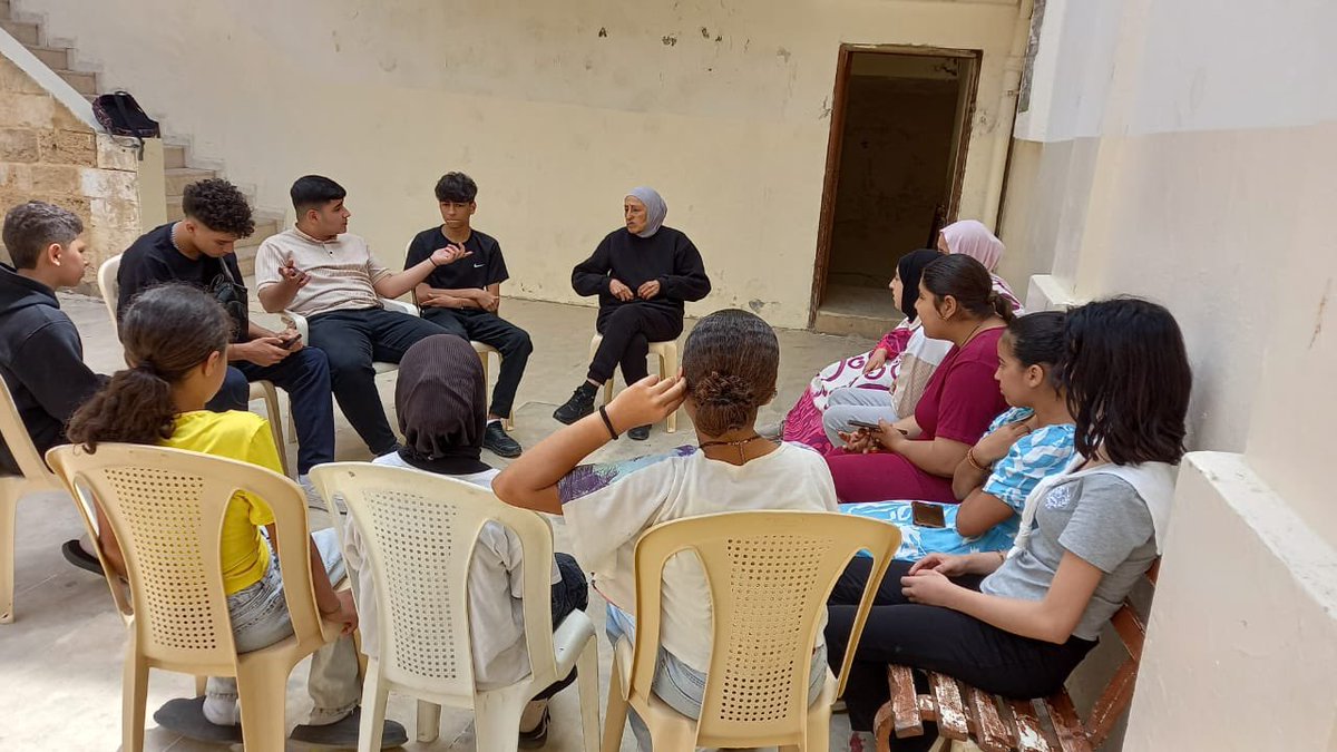 MSSCF_NGO's tweet photo. A session with youth about conflict resolution with the community social worker and center supervisor Faten Al. activity.
جلسة مع الناشئة حول حل النزاعات، مع العاملة المجتمعية مسؤولة مركز مدى فاتن الرواس . 
كيف تقيّم نفسك عبر نشاط الظل؟ https://t.co/JgNBxLQ64m