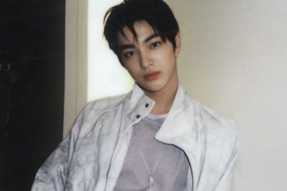 디.. tweet media