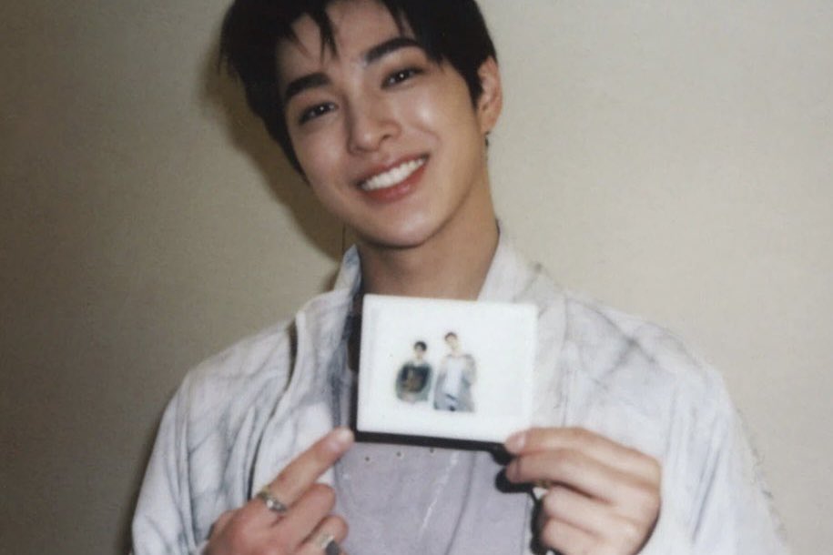 디.. tweet media