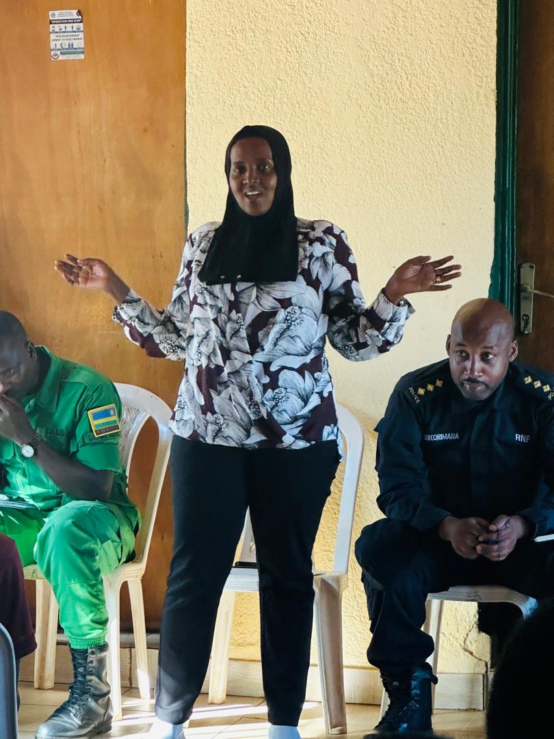 gisozisector's tweet photo. Ku wa 19 Gicurasi Inteko z'Abaturage zakomeje mu Midugudu yose Kurwego rw'Umurenge yabereye #Ruhango #Kanyinya Village aho bagarinijwe Ku ngingo zitandukanye zirimo Isuku , Kwirirwa Icyorezo cya #Ebola, Kwitabira Gutanga Ubwisugane mu kwivuza ndetse na Ejo Heza https://t.co/CLV56PFJiV
