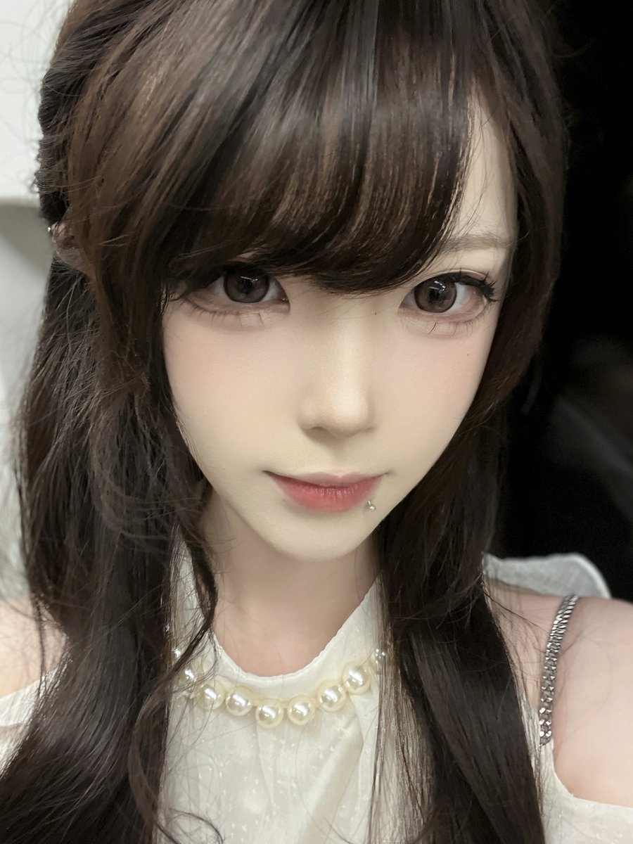 在厕所耍帅被尿滑倒 tweet media