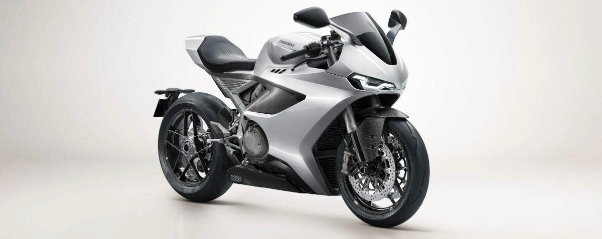 BeejiDaPutt's tweet photo. @tvsmotorcompany so proud I am of you guys 🥰

A 1200cc superbike engine built in #India a global product's heart #MadeInIndia 

and what a revival of @Norton_Moto 

Can't get enough of this beauty 🥰
For a country known 4 small engined, frugal but cheap bikes this is LEGENDARY https://t.co/Kgojpt3nAg