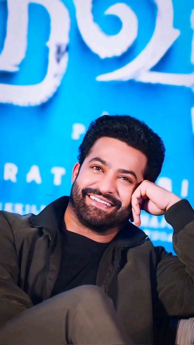 bandaru_sravani's tweet photo. తన అద్భుత నటనతో ఎంతో మంది అభిమానులను సంపాదించుకున్న యువ కథానాయకుడు.. @tarak9999 గారికి హృదయపూర్వక జన్మదిన శుభాకాంక్షలు. మీరు ఇలాంటి పుట్టినరోజు వేడుకలు మరెన్నో జరుపుకోవాలని, మరెన్నో మంచి చిత్రాలతో ప్రేక్షకులను ఆకట్టుకోవాలని మనస్పూర్తిగా కోరుకుంటున్నాను💐

#HappyBirthdayNTR #NTR #ManOfMasses𝐍𝐓𝐑 #HBDNTR