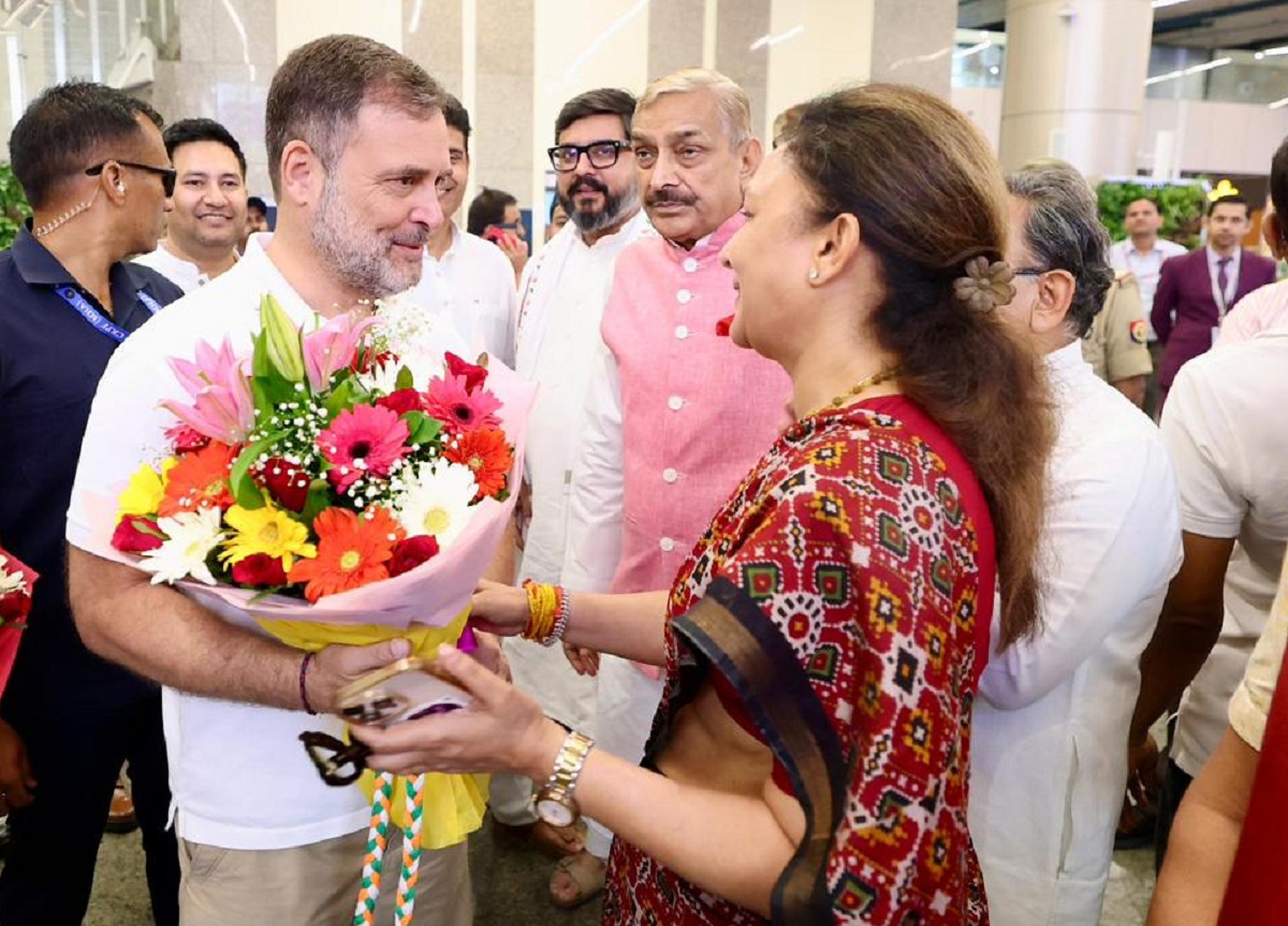 samarneeti's tweet photo. #रायबरेली से राहुल गांधी का पीएम मोदी पर तीखा हमला.. #राहुल_गांधी बोले, 'देश के सामने आर्थिक संकट और #पीएममोदी विदेश घूम रहे' .. पूरी खबर नीचे लिंक में पढ़ें... #समरनीतिन्यूज
#Rahul_Gandhi #PMMdoi #UttarPradesh #Raebareilly #Adani #Ambani @INCIndia
https://t.co/WDEw8O2JBR