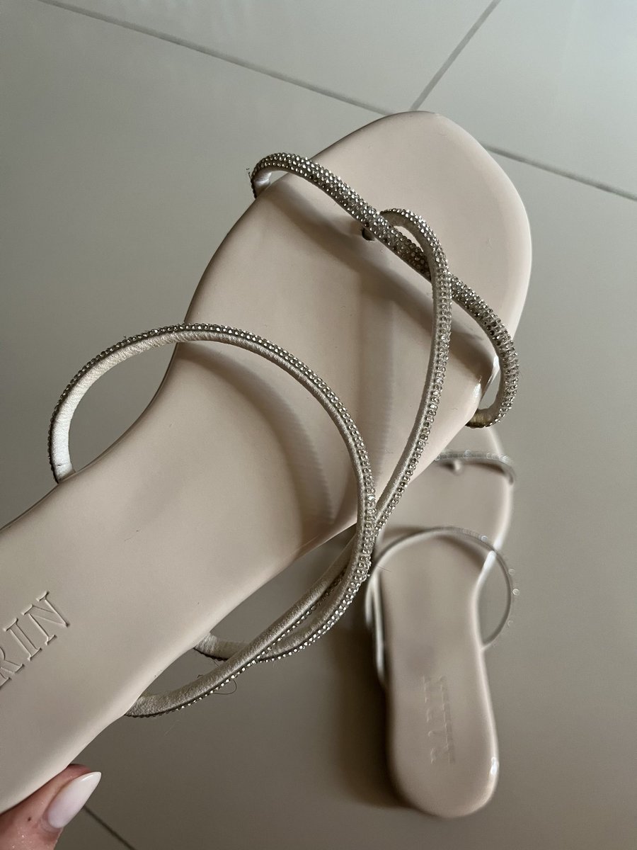 dearNplease's tweet photo. รองเท้า Rarin สี light beige ใส่ครั้งเดียว 

size 39  
price : 95฿ https://t.co/icDrOJdYVc