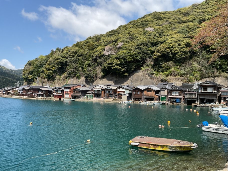 ct_cyclelink's tweet photo. 【丹後半島・天橋立サイクリングツアーを実施しました！🚴‍♂️】

神秘的な松並木を駆け抜け、海に浮かぶ舟屋の街並みを眺め、田園風景が残る棚田へと坂を登る――。
自然と文化を五感で体感する、最高のサイクルルート✨

現地でレンタルできるe-BIKEを使うと、絶景を楽しみながら快適に走破できますよ🙌 https://t.co/OdQ2vAg4LN
