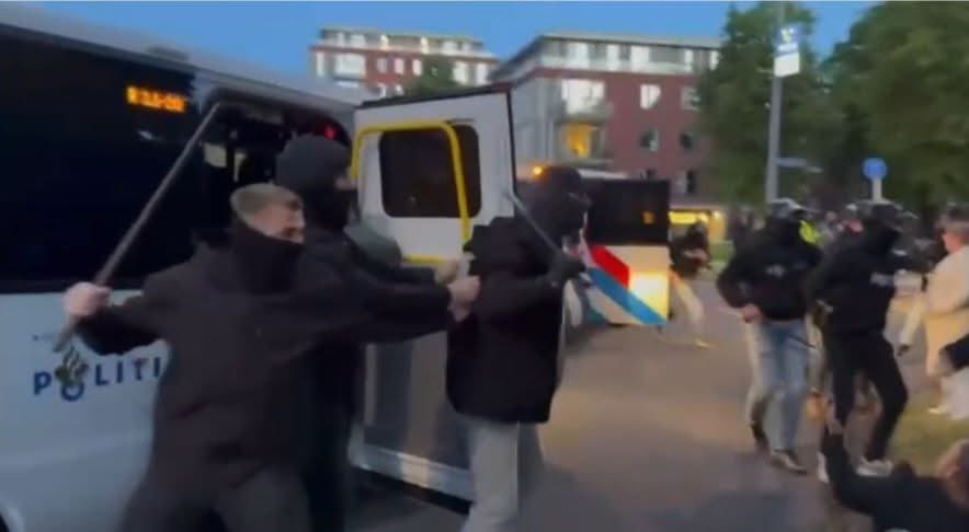 Demonstratie in Loosdrecht eindigt met politie-ingrijpen