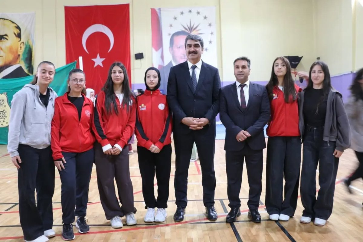 askalebeledyesi's tweet photo. Aşkale Gençlik ve Spor İlçe Müdürlüğü koordinesinde gerçekleştirilen 19 Mayıs Atatürk'ü Anma, Gençlik ve Spor Bayramı İlçemizde coşkuyla kutlandı. Programa Kaymakamımız Sn Emre OĞUZTÜRK, Belediye Başkanımız Sn Şenol POLAT,  İlçe protokolü ve vatandaşlarımız katıldı. https://t.co/nCfSf6mWZZ