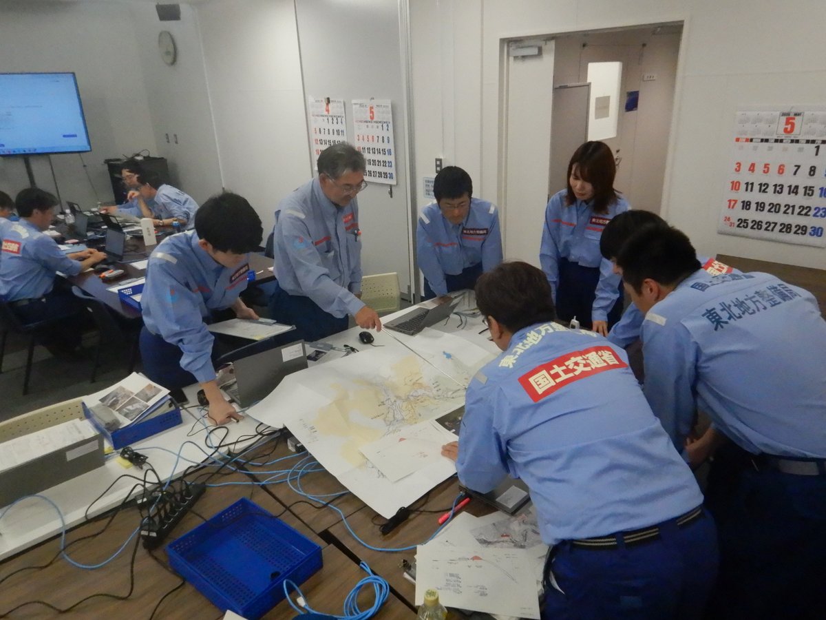 mlit_narusou's tweet photo. 本日、本格的な出水期に備え、洪水対応演習を実施しています。災害時に迅速な対応がとれるように各班の対応を再確認しました。#水しごと #鳴瀬川総合開発工事事務所 #洪水対応演習 #いのちとくらしをまもる防災減災 https://t.co/63DuPXoubA