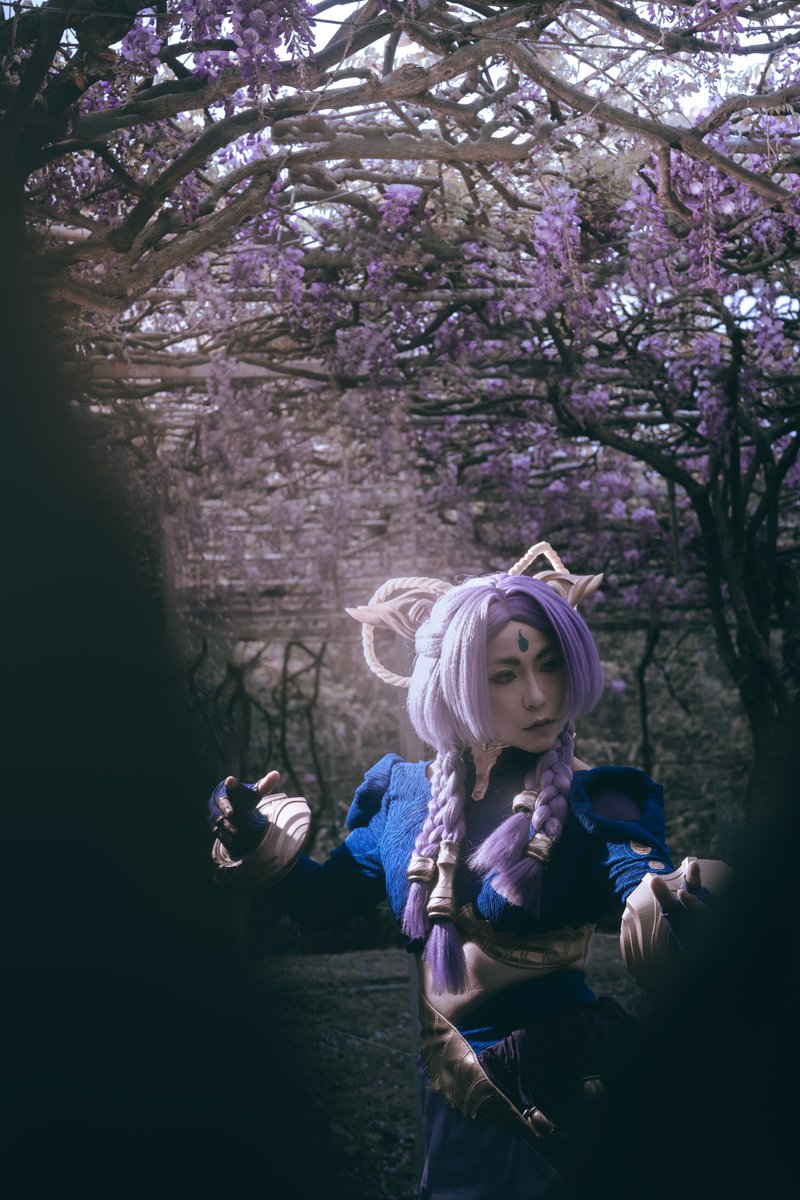 Mizumoon0809's tweet photo. 「她只是安靜地守護最初淨土，像一場沒有被記錄的傳說。」
Character｜Yunara 尤娜拉
Game｜ @LeagueOfLegends 英雄聯盟
Photo ｜ Lily Chang 

#英雄聯盟 #Yunara #cosplay 
#尤娜拉 #LeagueOfLegends https://t.co/yHYk3L5IMX