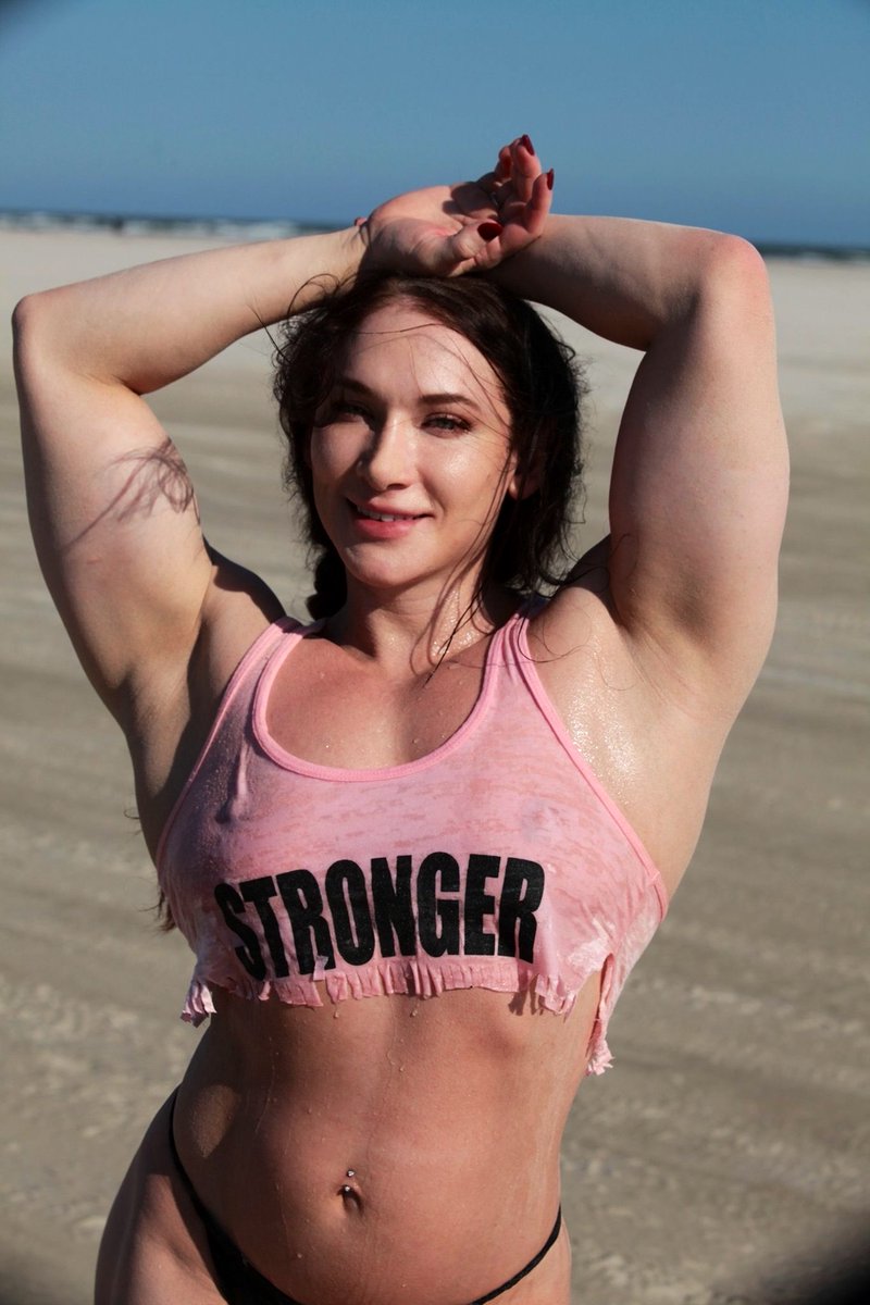 Muscle Mommy Madness tweet media