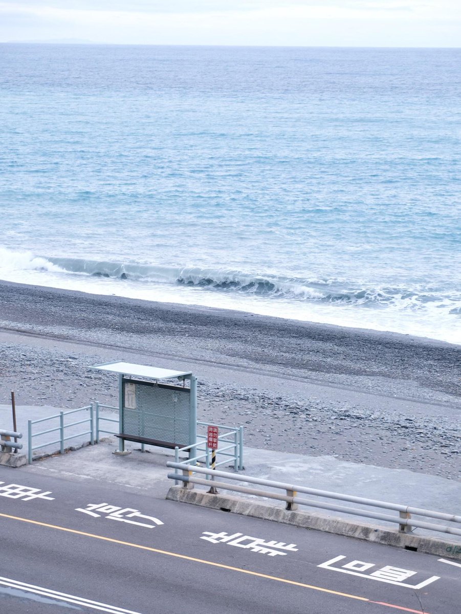08110818dm's tweet photo. An ideal seaside bus station https://t.co/OfkmC68XHv