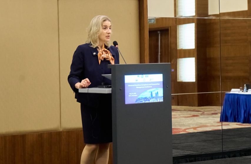 USEmbassyBaku's tweet photo. Müvəqqəti İşlər Vəkili Emi Karlon mayın 14-də keçirilən Sanksiyalara Uyğunluq və Maliyyə Risklərinin İdarəedilməsi Peşəkar Konfransının açılışını edib. Konfrans ABŞ ekspertlərini və Azərbaycanın maliyyə sektoru nümayəndələrini bir araya gətirərək ətraflı araşdırmaların keçirilməsi üzrə ən yaxşı təcrübələr, sanksiyalardan yayınma halları və əsas beynəlxalq tranzit marşrutları boyunca təhlükəsiz təchizat zəncirləri mövzularını müzakirə edib.