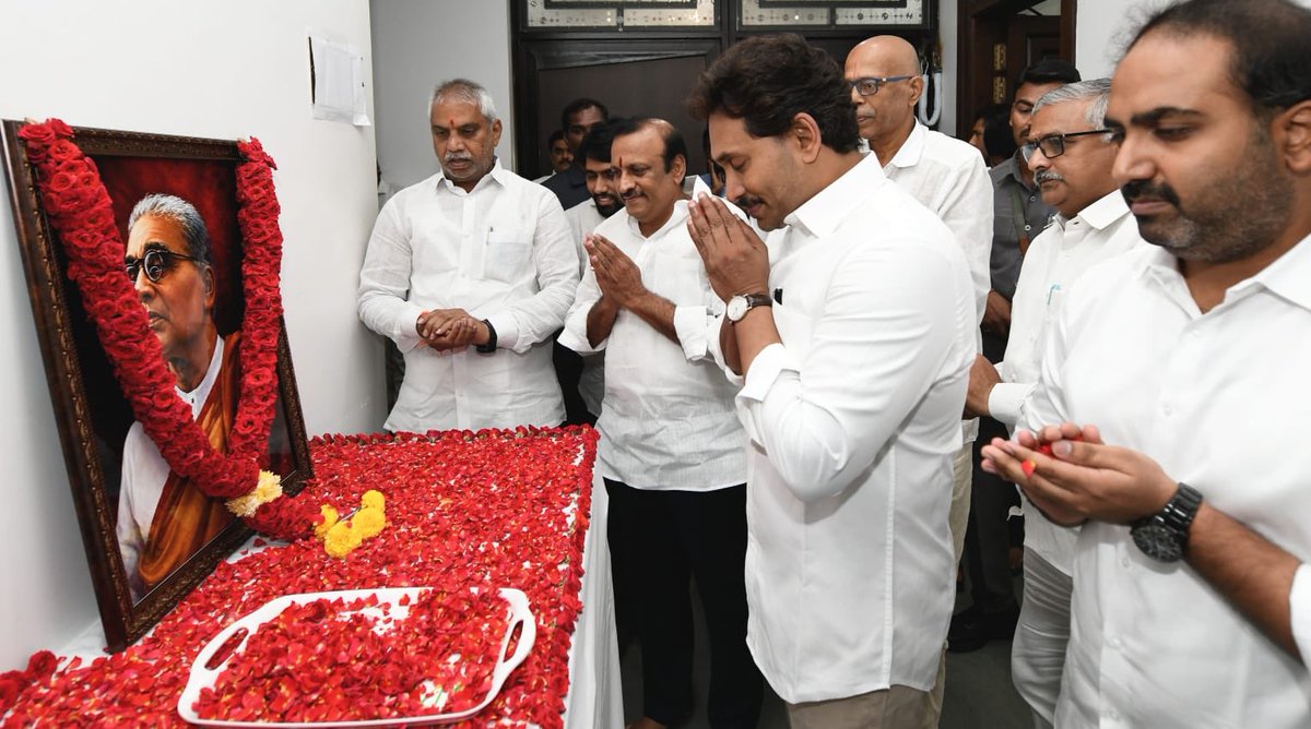 YS Jagan Mohan Reddy tweet media