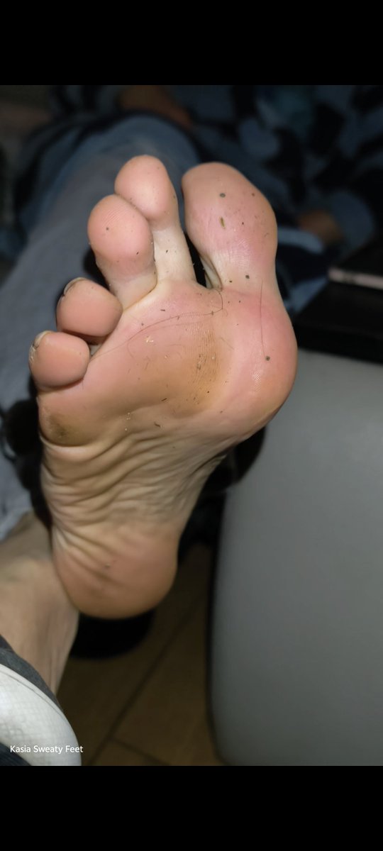 Kasia Sweaty Feet👣14K tweet media