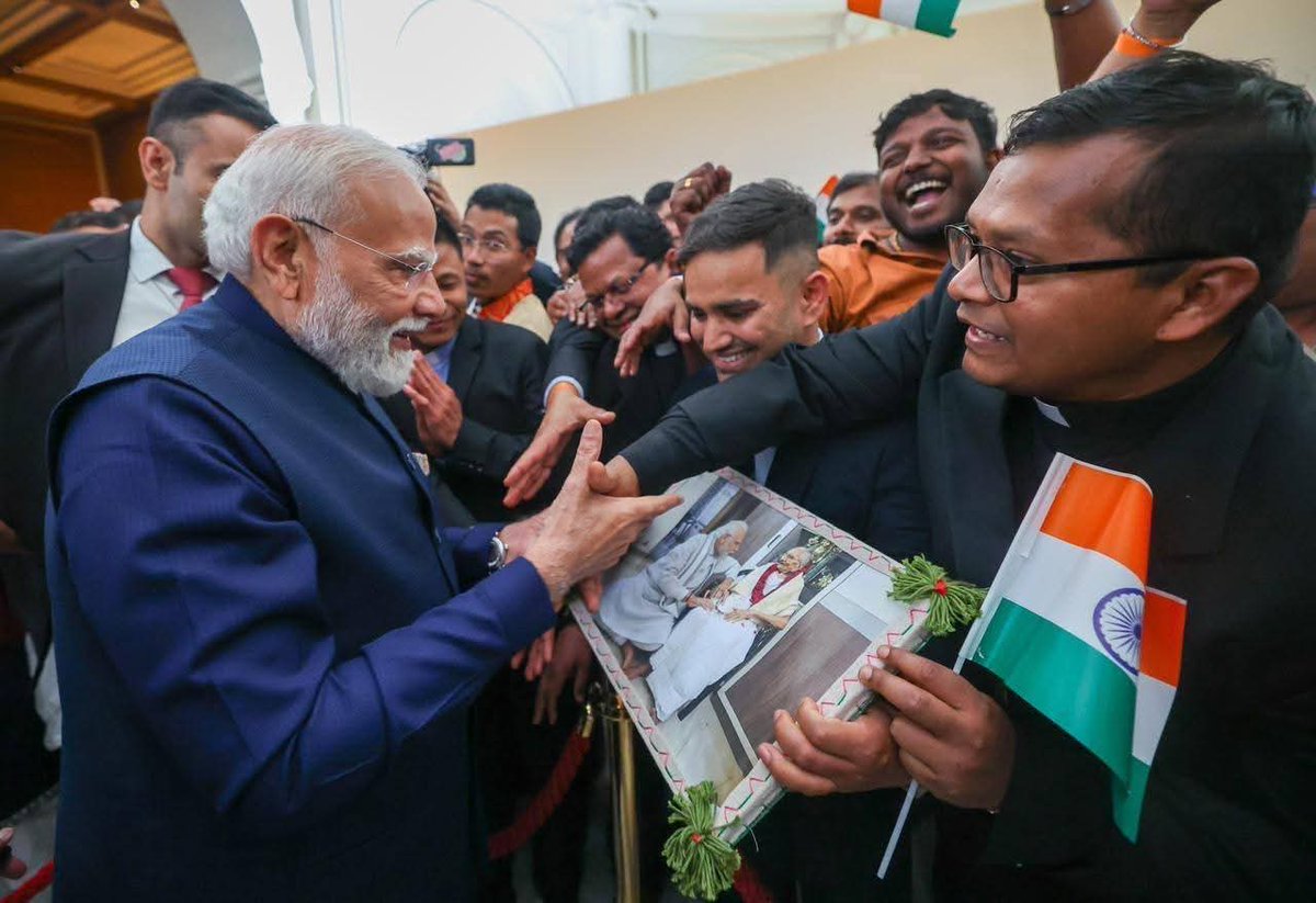 pd_dubey1's tweet photo. ननिहाल में भी मोदी-मोदी,
अब “कहाँ” जाओगे…? 😂😂
#modij
#Rahul #Gandhi https://t.co/D68nAA1tVz