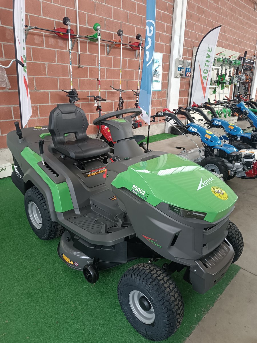 Bardugoni1's tweet photo. Trattorini Active 95002C e 95002L, progettati per la gestione efficiente di superfici medio-grandi, la gamma è disponibile in versione con raccolta, tramite un cesto di grande capacità, o con scarico laterale, per adattarsi alle differenti condizioni del prato. https://t.co/7V7RawDWg9